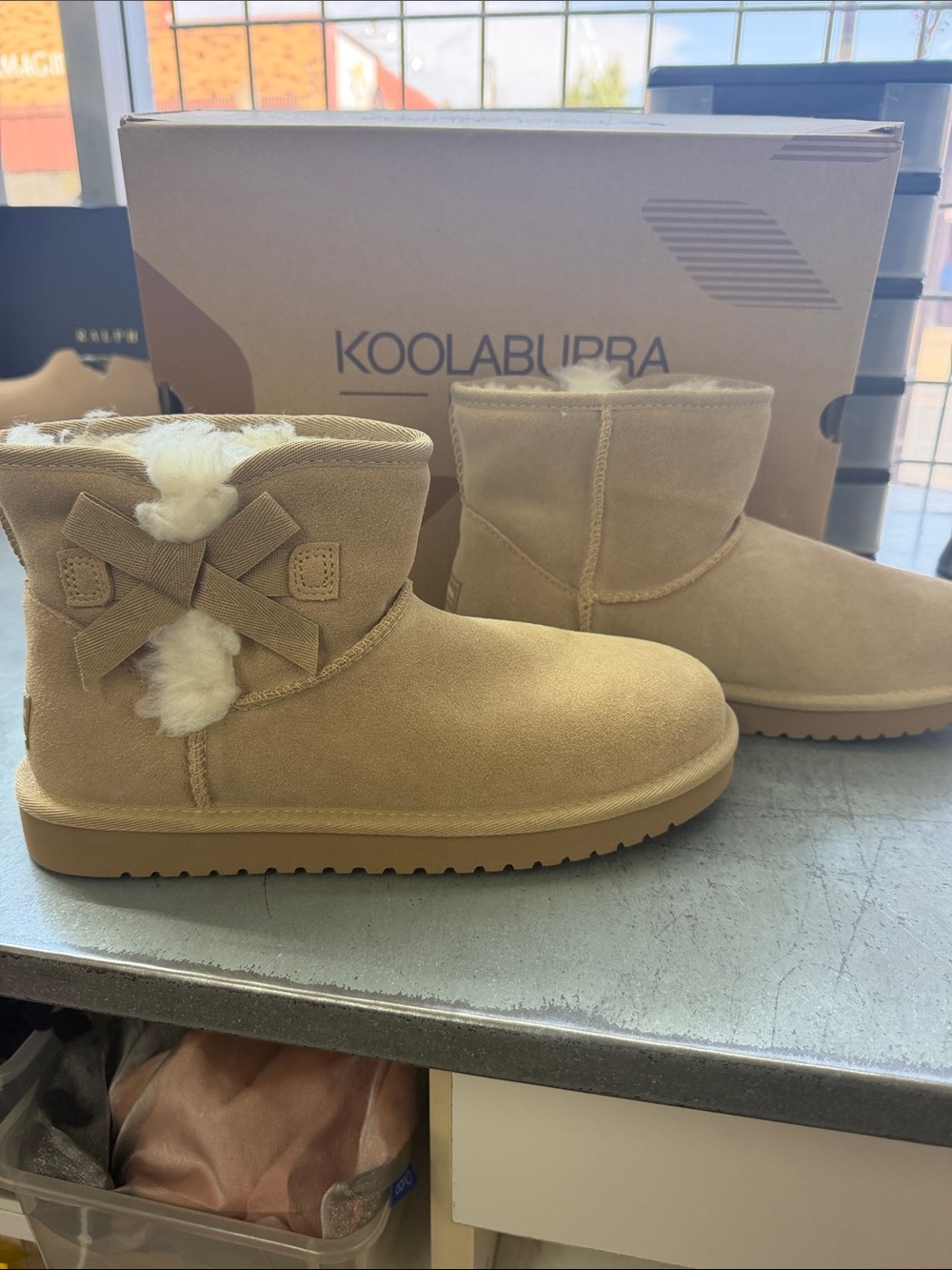 Koolaburra sz 7 Tan Suede Shearling-Lined Bow Ankle Booties